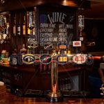 stella-artois-guinness-strongbow-tetleys-beer-pumps-on-a-bar-in-a-cxth22