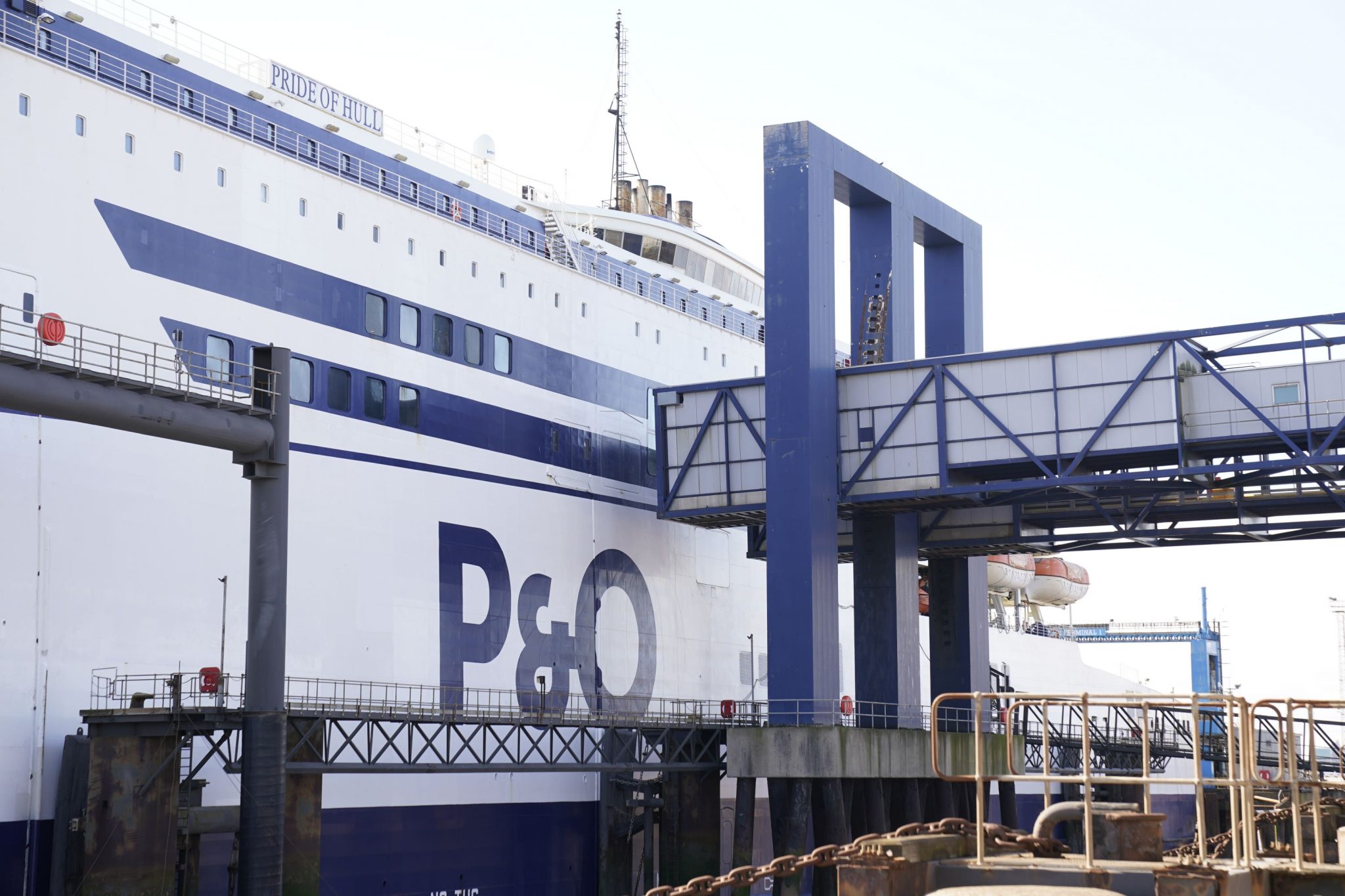 P&O Ferries sacks 800 seafarers and suspends sailings for several days